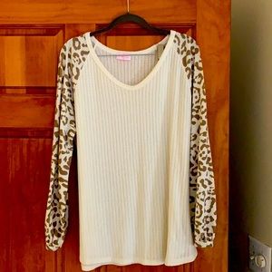 Leopard-sleeve shirt